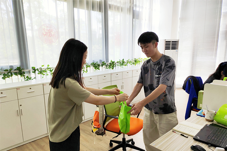 夏送清涼，情系一線｜致高溫下堅守崗位的一線員工