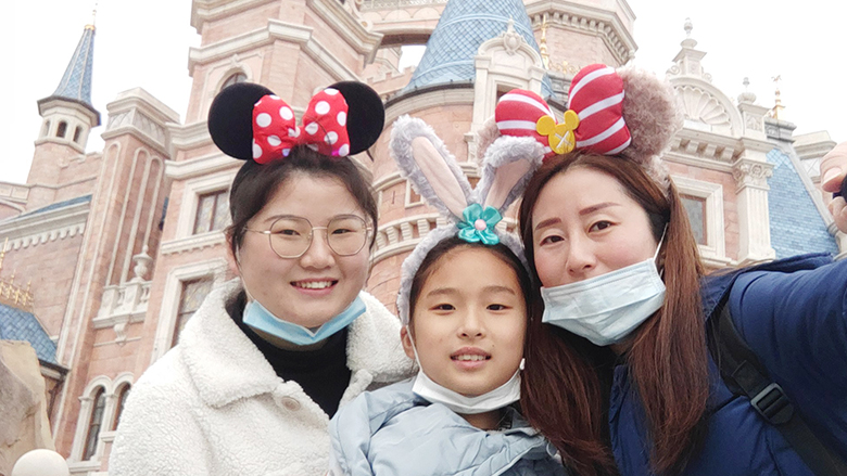 Happy Women’s Day | 歡度三八節(jié)，我們相約上海迪士尼樂(lè)園